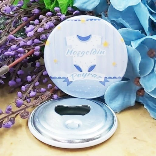 Elbiseli Baskılı Erkek Bebek Metal Magnet Açacak 58 Mm