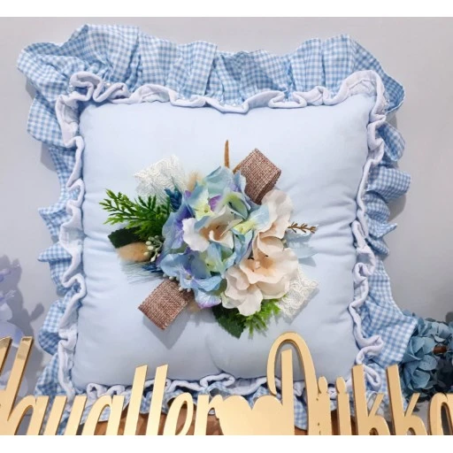 Çiçek Süslemeli Bebek Takı Yastığı