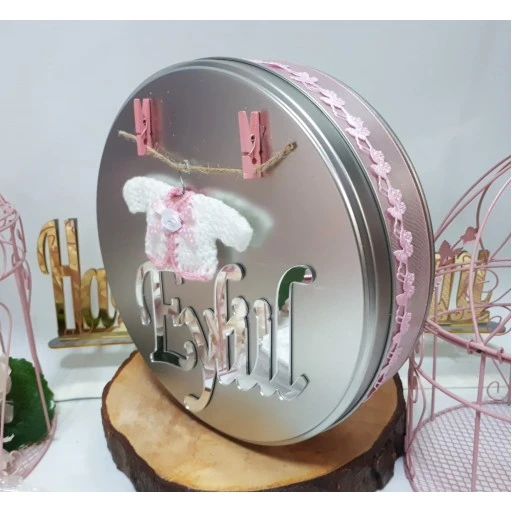 Elbise Tasarımlı Metal Kutu Bebek Çikolatası 70 Adet