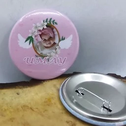 Melek Konsepet Bebek Mevlüdü Rozeti Resimli Metal 6 cm İğneli Yaka Rozeti