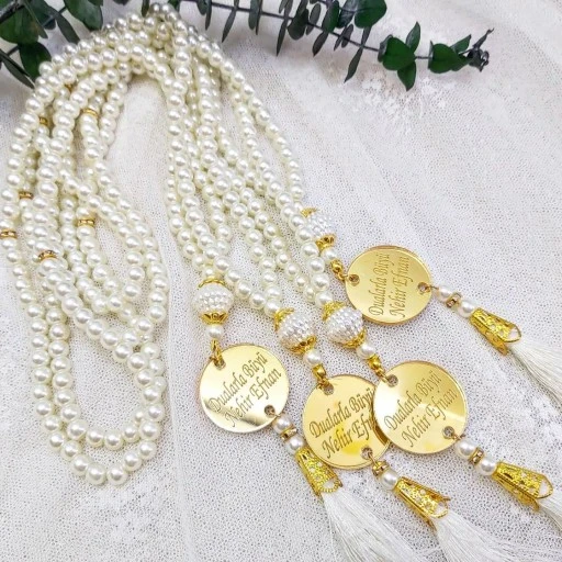 Pleksi İsimlikli İnci Tesbih Mevlid Hediyesi