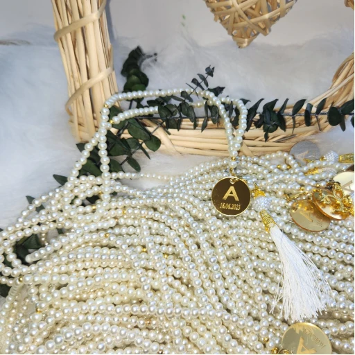 Pleksi İsimlikli İnci Tesbih Mevlid Hediyesi