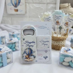 3 Boyutlu Kabartmalı ve Çikolatalı Açacak Magnet Yeni Doğan Mevlid Hediyelik Balonlu Ayıcık Konsept Arkası Kartonlu Bebek Açacak Magnet