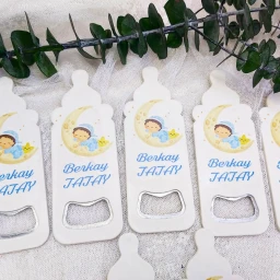 Ayda Uyuyan Baskılı Biberon Açacak Magnet 4,5x10,5 Cm Uv Erkek Bebek Magnetleri Bebek Şekeri