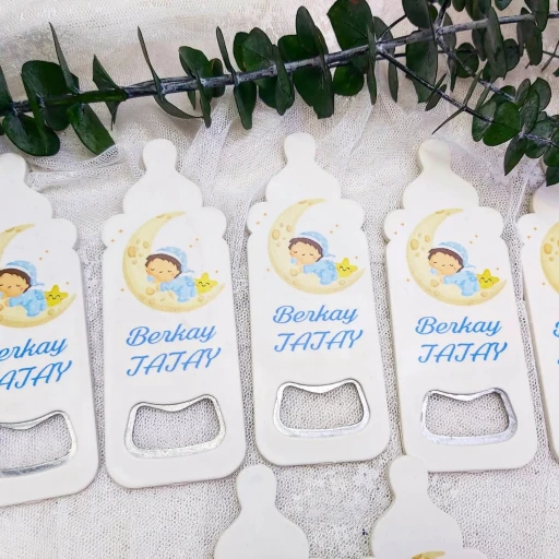 Ayda Uyuyan Baskılı Biberon Açacak Magnet 4,5x10,5 cm Uv Erkek Bebek Magnetleri Bebek Şekeri