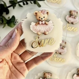 Pleksi Üzeri Kabartma Ayıcık Figürlü Bebek Magnet Bebek Mevlüt Hediyelik