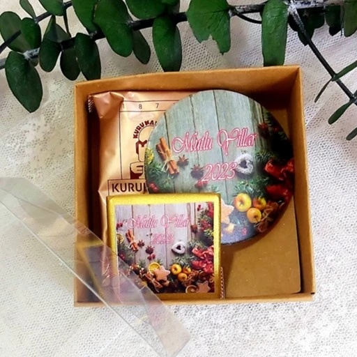 Kutu İçinde Açacak Kahve Ve Çikolata Yeni Yıl Hediyesi