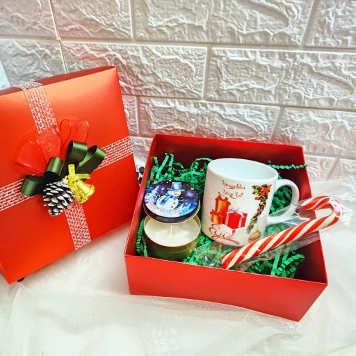 Yılbaşı Hediyesi Yeni Yıl Hediyesi Kutu Seti Kişiye Özel Mum Hediyeli