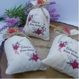 Kişiye Özel Baskılı Kirmzi Çiçekli Keten Kese Kına Hediyesi