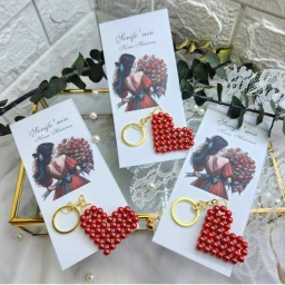 Kartlı Kalp İnci Anahtarlık Kına Gecesi Hediyesi Kırmızı Kartlı Kalp İnci Anahtarlık Kına Gecesi Hediyesi Kırmızı