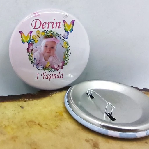 Kelebek Konsept Doğum Günü Rozeti Resimli Metal 6 cm 1 Yaş 2 Yaş 3 Yaş Her Yaş İçin Uygulanabilir