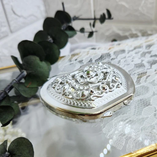 Ayna Kapaklı Kalpli Model Sert Mika Gümüş