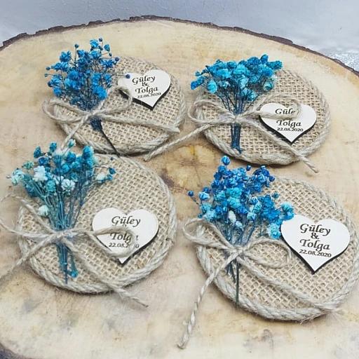 Hasır Tabla Üzeri Ahşap İsimli Kuru Çiçekli Nikah Şekeri