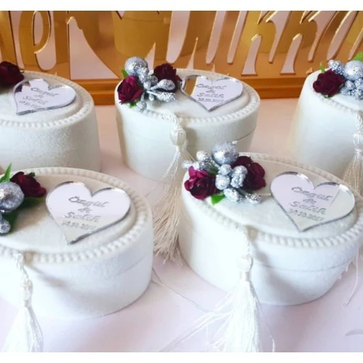 Pleksi İsimlikli Krem Kutu Nikah Şekeri