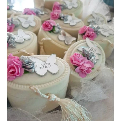 Pleksi İsimlikli Krem Kutu Nikah Şekeri