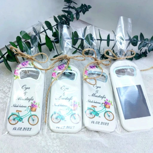 Bisikletli Uzun Açacak Magnet 4,5x10,5 cm Uv Nikah Şekeri Nişan Hediyeği
