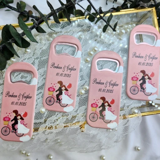 Nikah Şekeri Pembe Bisikletli Uzun Açacak Magnet 4,5x10,5 cm Uv Nikah Şekeri Nişan Şekeri