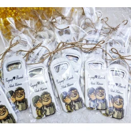 Yaşlı Çift Baskılı Dikey Açacak Magnet 4,5x10,5 cm Uv Nikah Şekeri Nişan Hediyeği