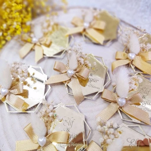 Kenarları Boşluklu Pleksi Kuru Çiçekli Nikah Magnet Prizma