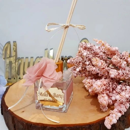 20 Adet Kare Altın Kapaklı Kolonya Şişesi Nikah Şekeri
