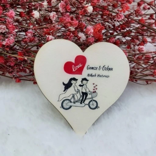 Bisiklette Kalp Ahşap Nikah Magnet Uv Baskı Nişan Hediyeliği Ekonomik