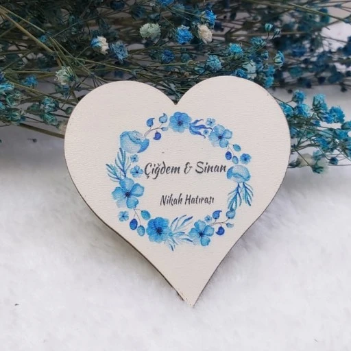 Mavi Çiçekli Kalp Ahşap Nikah Magnet Uv Baskı Nişan Hediyeliği Ekonomik