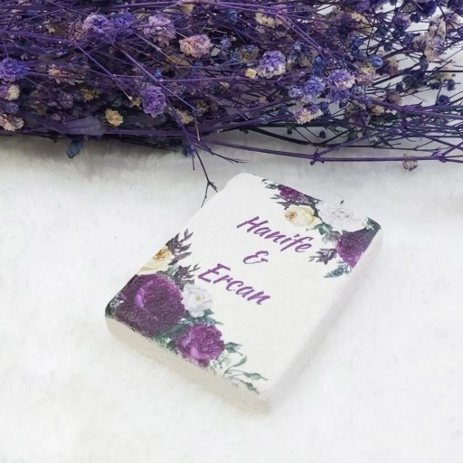 Taş Magnet 6x4 Nikah Şekeri Nişan Hediyeliği İki Köşe Mor Çiçekli