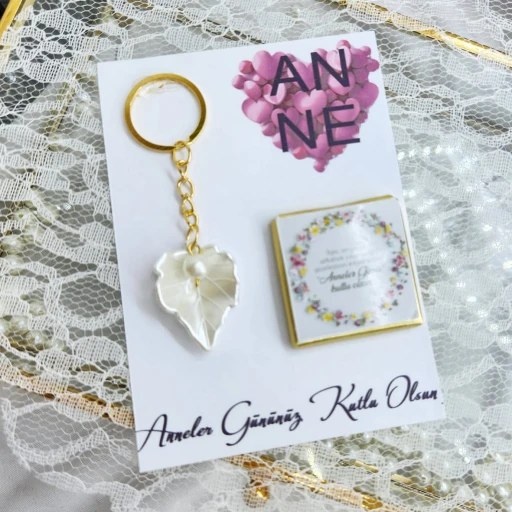 Anneler Günü Hediyesi Yaprak İnci Anahtarlık Ve Çikolata Personele Anneler Günü Hediyesi