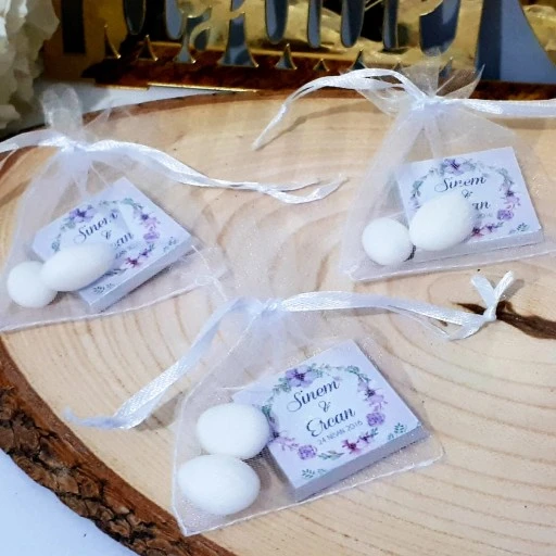 Kese İçinde Etiketli Madlen Çıkolata Ve Çikolata Badem