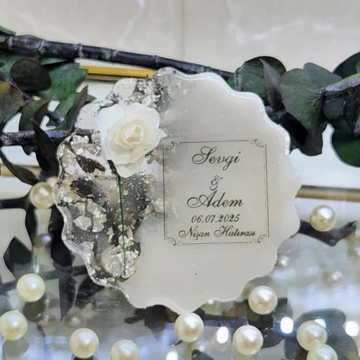 Tek Güllü Epoksi Magnet Buzdolabı Süsü Nişan Nikah Şekeri Hediyelik