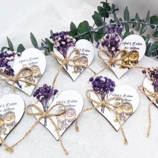 Ahşap Kalp Kuru Çiçek Süslü Uv Baskılı Nişan Hediyeliği Nikah Şekeri 6 cm