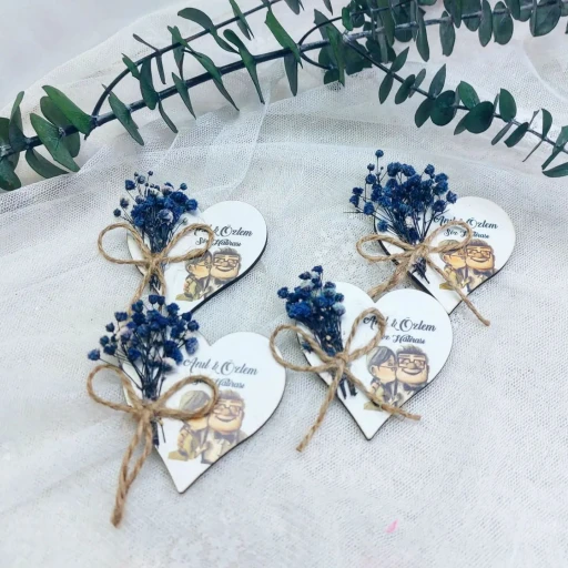 Ahşap Kalp Kuru Çiçek Süslü Uv Baskılı Nişan Hediyeliği Nikah Şekeri 6 cm