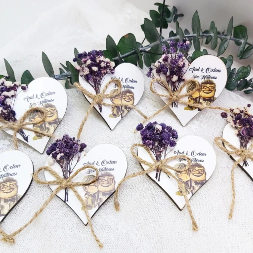 Ahşap Kalp Kuru Çiçek Süslü Uv Baskılı Nişan Hediyeliği Nikah Şekeri 6 cm