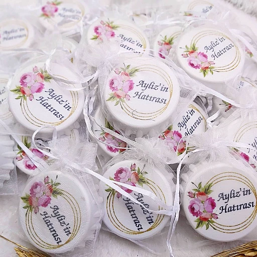 Altın Çiçek Baskılı Kapak Açacak Uv Baskılı Nişan Hediyeliği Nikah Şekeri 6 cm