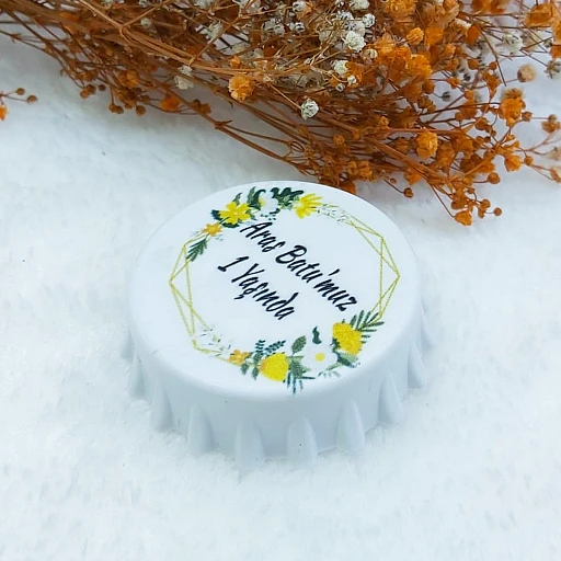 Sarı Çiçekli Baskılı Kapak Açacak Uv Baskılı Nişan Hediyeliği Nikah Şekeri 6 cm