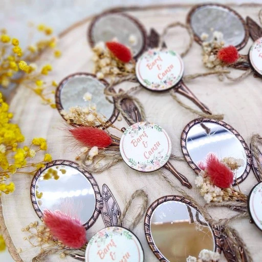 Kuru Çiçek Süslü Melek Ayna Ahşap İsimlikli Nikah Şekeri Söz Nişan Hediyesi