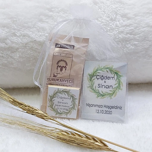 Tül Kese İçinde Ahşap Magnet Madlen Çikolata Ve Türk Kahvesi Nikah Şekeri Nişan Hediyeliği