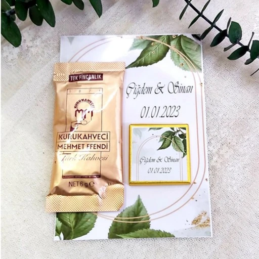 Yeşil Çiçke Baskılı Kağıt Üzeri Kahve Ve Çikolata Hediyelik
