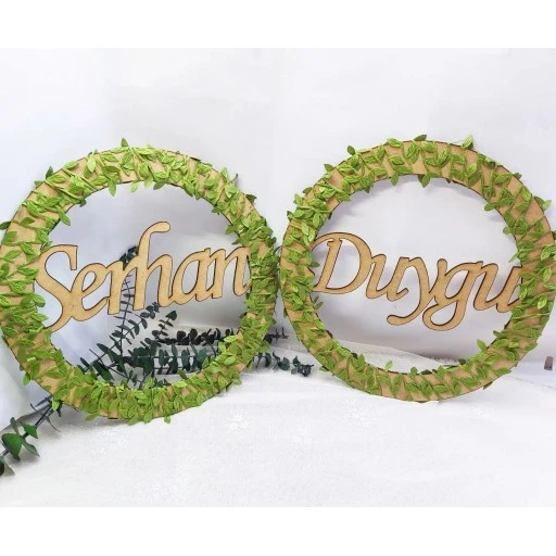 Doğal Ahşap Masa Arkası Fon Yaprak Süslü İkili İsimli