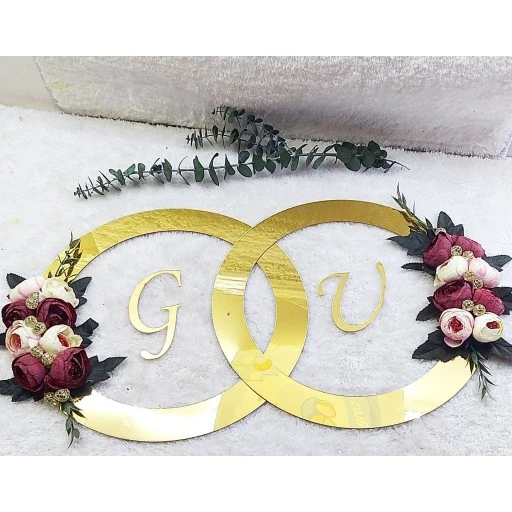 Pleksi İsimli Kişiye Özel Şakayik Çiçekli Masa Arkası Fon Yaprak Süslü İkili İsimli