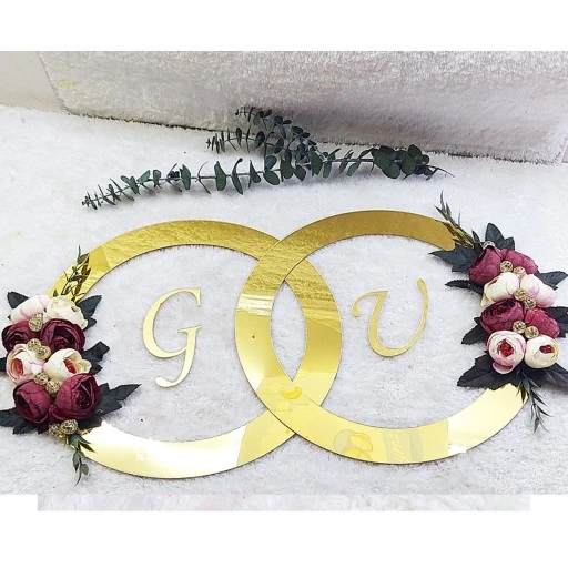 Pleksi İsimli Kişiye Özel Şakayik Çiçekli Masa Arkası Fon Yaprak Süslü İkili İsimli