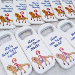 At Üstünde Sünnet Çocuğu Açacak Magnet